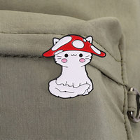 Broche en émail motif chat de dessin animé avec chapeau de champignon rouge et blanc pour veste, sac à dos, revers – Accessoire