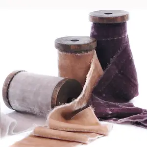 Rotolo di Nastro di Velluto all'Ingrosso 40 mm per Bouquet da Sposa Nastro di Velluto di Seta Double Face con Bordo Grezzo per Decorazioni Nuziali - Product Image 1