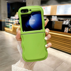 เคสโทรศัพท์มือถือแบบพับได้หลาก<span class=keywords><strong>สี</strong></span>ชุด INS ที่ดูดีมากเหมาะสำหรับ <span class=keywords><strong>Samsung</strong></span> Z <span class=keywords><strong>flip</strong></span> 6 5 <span class=keywords><strong>4</strong></span> 3เคสซิลิโคน<span class=keywords><strong>สี</strong></span>สันสดใส - Product Image 3