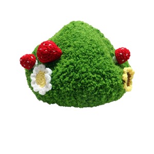 หมวกเบเรต์โครเชต์สีเขียวมอสขนปุยน่ารัก พร้อมดอกเดซี่เห็ดลายจุดสีแดงทำมือ สไตล์คอทเทจคอร์ในป่า ถักมือ อุ่นสบาย - Product Image 5