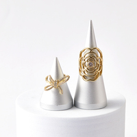 Présentoir de bijoux de bague de doigt en métal populaire de mariage de luxe