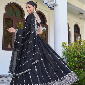 Vestido tradicional indio para mujer Lehanga Choli azul de alta demanda al mejor precio para bodas y fiestas directo desde Surat - Product Image 5