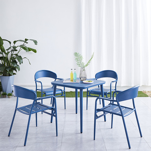 Mesa <span class=keywords><strong>de</strong></span> centro cuadrada <span class=keywords><strong>de</strong></span> aluminio <span class=keywords><strong>para</strong></span> <span class=keywords><strong>terraza</strong></span> moderna <span class=keywords><strong>de</strong></span> 5 piezas <span class=keywords><strong>y</strong></span> silla apilable juego <span class=keywords><strong>de</strong></span> comedor <span class=keywords><strong>de</strong></span> jardín <span class=keywords><strong>para</strong></span> <span class=keywords><strong>restaurante</strong></span> al aire libre - Product Image 5