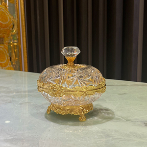 Caja de Cristal Transparente Cuadrada de Alta Gama, Ecológica e Impermeable, con Patrón Intrincado Art <span class=keywords><strong>Deco</strong></span> y Detalles en Dorado, para Bautizo - Product Image 1