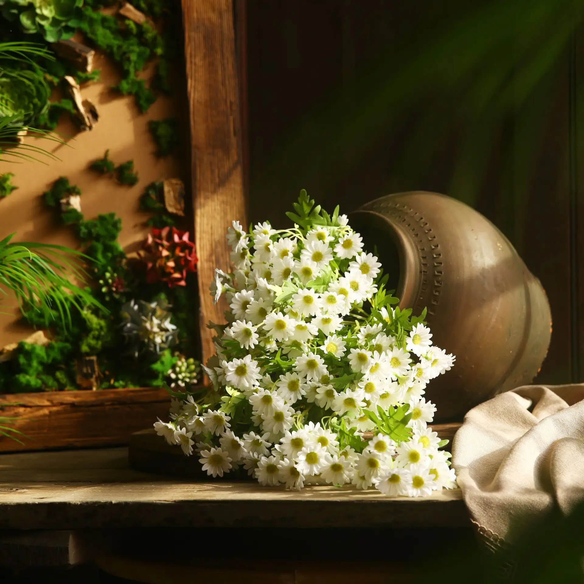 थोक रियल टच छोटे डेज़ी कृत्रिम फूल शादी और घर की सजावट नकली के लिए छोटे डेज़ी
