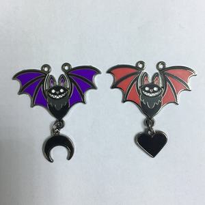 バットシェイプネックレスエナメルピンカスタムファッションオーナメントラペルピン工場価格 - Product Image 4