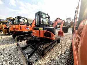Mini-excavatrice Hitachi ZX55U certifiée CE, excavatrice de 5 tonnes |   Excavatrice sur chenilles |   Importé du Japon | Avec accessoire de tarière à vis rotative - Product Image 6
