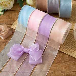 Ruban en organza scintillant de 2,5 cm et 4 cm en gros pour emballage cadeau et décoration de mariage, 100 yards par rouleau - Product Image 1
