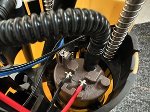 热销高品质 UC2J1335XB 燃油泵 UC2J1335XA 适用于马自达 BT-50 2006- 和福特 Ranger <span class=keywords><strong>2.2</strong></span> 3,2 - Product Image 3