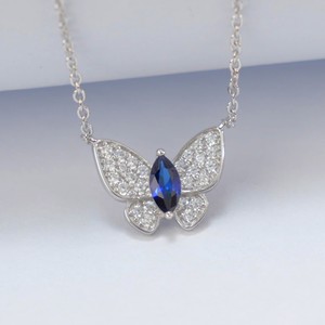 Collar de Plata 925 con Ojo de Caballo y Mariposa de Zafiro para Mujer, Estilo Moderno - Product Image 1