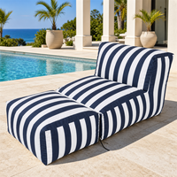 Échantillon disponible : Chaise-lit convertible sans structure, en tissu d'extérieur imperméable, modèle Noble à profil bas, avec ottoman, pour piscine et terrasse.