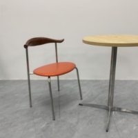 Chaise en bois de style nordique du milieu du siècle, d'inspiration rétro pour la salle à manger, les cafés et les espaces de travail