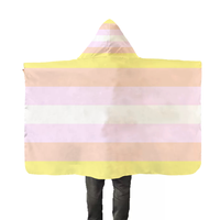 Cape à Capuche Promotionnelle Meilleure Vente Drapeau Pride 90*150cm – Prix Bas, Promotion, Vente en Gros, Design Personnalisé de Haute Qualité