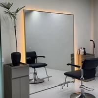 Miroir de salon rectangulaire grand format sur pied avec cadre métallique moderne pour studio de beauté et coiffeuse d'anniversaire