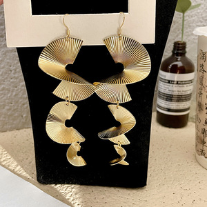 Pendientes de Borla Chapados en Oro para Mujer, de Aleación, para Fiesta, de Moda, Colgantes, Joyería de Tendencia - Product Image 3