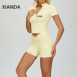 XIANDA OEM Set Sportivo da Donna Personalizzabile con Logo, Mezza Zip, Manica Corta, Pantaloncini da Yoga, 2 Pezzi, Taglie Forti, Abbigliamento Sportivo - Product Image 3