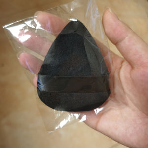 Marque privée en gros d'usine Application précise ergonomique avec éponge de <span class=keywords><strong>maquillage</strong></span> en forme de langue - Product Image 5