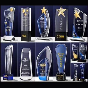 Cadeaux d'entreprise bleus personnalisés Pujiang Boucliers en verre et plaques de récompenses de trophées Boucliers en cristal - Product Image 5