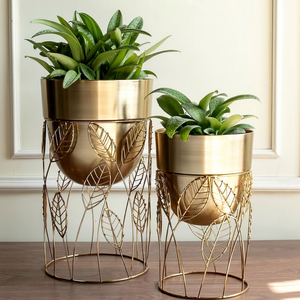 Soporte para Plantas de Metal Dorado con Diseño de Hojas y Maceta con Acabado Cepillado para Decoración Moderna de Interiores - Product Image 1