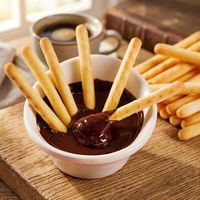 Biscuits à tremper en gros format, marque privée, avec sauce chocolatée sucrée, en coupelles, bâtonnets croustillants