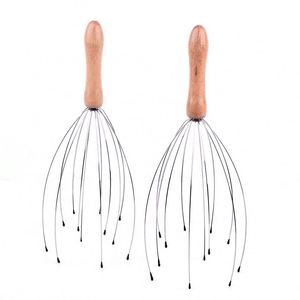 Masajeador de cabeza con mango de madera y diseño de garra de pulpo para relajación corporal, venta al por mayor personalizada - Product Image 1
