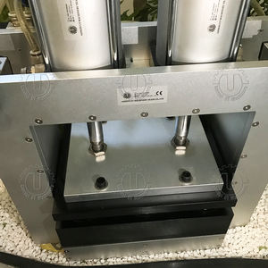 Presse pneumatique hydraulique manuelle pour bombes de bain, boules de sel, pains de shampoing et pastilles de douche - Product Image 2