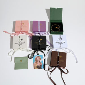 Caja de regalo de papel de gran venta, caja con detalles, joyería con logo personalizado, bolsa de terciopelo rosa, caja con tapa abatible para pendientes y pulseras - Product Image 2