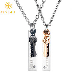 Valentinsgeschenke Edelstahl-Schmuck für Paare: Gravierter Herz-Barren-Anhänger mit Schloss und Schlüssel für Liebende – Halskette - Product Image 1