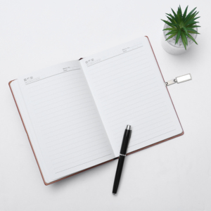 Idées de nouveaux produits 2025 : Ensemble cadeau de carnet en cuir PU avec stylo et porte-clés pour les activités promotionnelles et les événements professionnels - Product Image 5