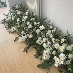 Düğün çiçekleri düzenlemeler için Centerpiece çiçek beyaz gül ve yeşillik çiçek koşucu dekorasyon için