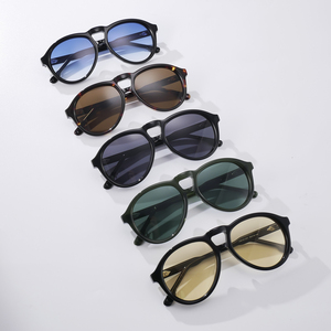 Gafas de Sol Unisex de Alta Calidad Estilo Piloto Vintage con Armazón de Acetato y Lentes con Degradado Multicolor - Product Image 2