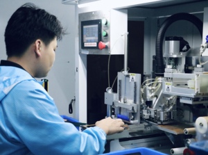 ฟิล์มกระจกนิรภัยแบบเต็มจอ 9H กันน้ำ ป้องกันรอยนิ้วมือ ติดตั้งง่าย ไม่มีฟองอากาศ สำหรับ <span class=keywords><strong>iPhone</strong></span> 17 Pro 17e - Product Image 5