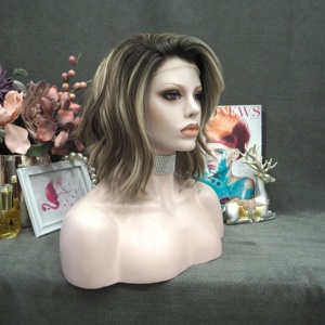 Parrucca Corta Bob con Riflessi Biondo Miele, Consegna Notturna, <span class=keywords><strong>Parrucche</strong></span> Sintetiche in Fibra Premium con Frontale in Pizzo - Product Image 5