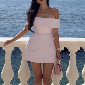 Robes mini pour femmes avec logo de marque personnalisé, sexy, ajustées, à épaules dénudées, robe de soirée formelle - Product Image 1
