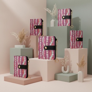 Cartera magnética de cuero PU delgada y corta con diseño personalizado de flor de Puakenikeni rosa de Hawái para mujer con llavero - Product Image 2