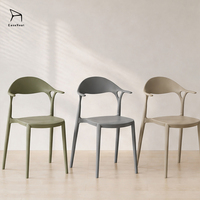 Chaise de salle à manger en plastique avec dossier, en polypropylène robuste, pour usage en restaurant