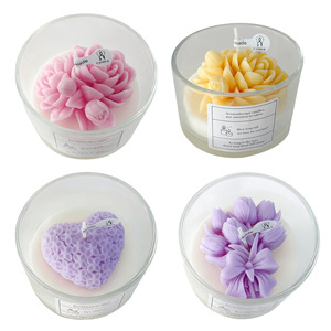 Bougie parfumée artisanale en forme de cœur de rose pour un cadeau de la Saint-Valentin - Product Image 1