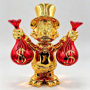 Esclusiva Statuetta da Collezione di Scrooge McDuck in Resina Dorata con Sacchi di Denaro Rossi - Product Image 2