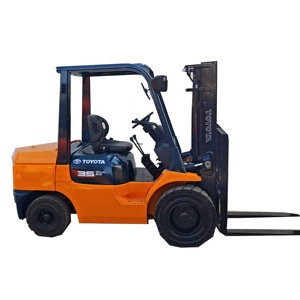Japan Original for Forklift 7F 3.5T Diesel Engine Used Rough Terrain Forklift High Efficiency Two Stage Mast 5km/h Travel - Product Image 1