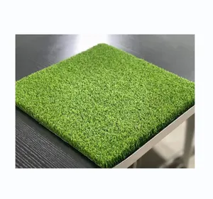 Tapis d'herbe en rouleau de gazon artificiel doux au toucher réel