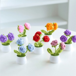 Productos florales hechos a mano, rosas simuladas, pequeñas plantas en maceta, adornos para decoración del hogar, regalos para el coche, flores de hilo tejidas. - Product Image 1