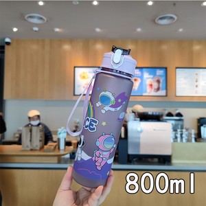Tasse à eau d'été givrée pour astronaute dessin animé Portable 800ml PC plastique Fitness Gym bouteille corde de transport couvercle rebondissant boisson directe - Product Image 5