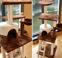 Arbre à chat bicolore avec niche ronde fermée, hamac latéral en tissu, échelle à marches en sisal et plusieurs colonnes en sisal pour animaux de compagnie