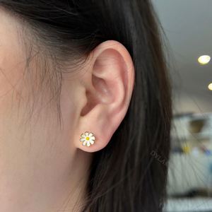 Dylam Custom Wholesale 925 Tiny Sterling Silver <b>Daisy</b> Flower Stud Earrings Ladies Silver 18k Gold Plated Screw Earring - Product Image 5