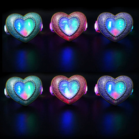 Bracelet lumineux en plastique en forme de cœur pour la Saint-Valentin, accessoire LED en gros, cadeaux de la Saint-Valentin pour couple
