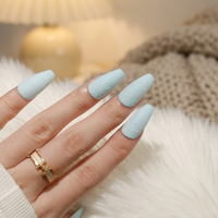Uñas postizas de invierno con diseño de copo de nieve azul mate en relieve, uñas postizas tipo ataúd, puntas de uñas para decoración navideña