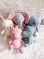 Jouets en peluche mignons en gros, animaux en peluche doux pour bébé, éléphant, dinosaure, koala, cochon au crochet, idées de cadeaux pour anniversaire