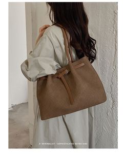 Sac fourre-tout minimaliste pour femme, grande capacité, en cuir PU, sac à main pour le travail et les voyages - Product Image 6