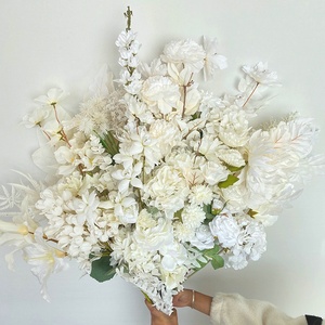 Fleurs artificielles multicolores - Blanc crème pour la décoration de mariage - Product Image 1