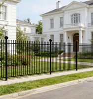 Clôture à barreaux verticaux thermolaquée avec sommet rond décoratif en fer forgé pour la cour avant de la villa, clôture de propriété résidentielle